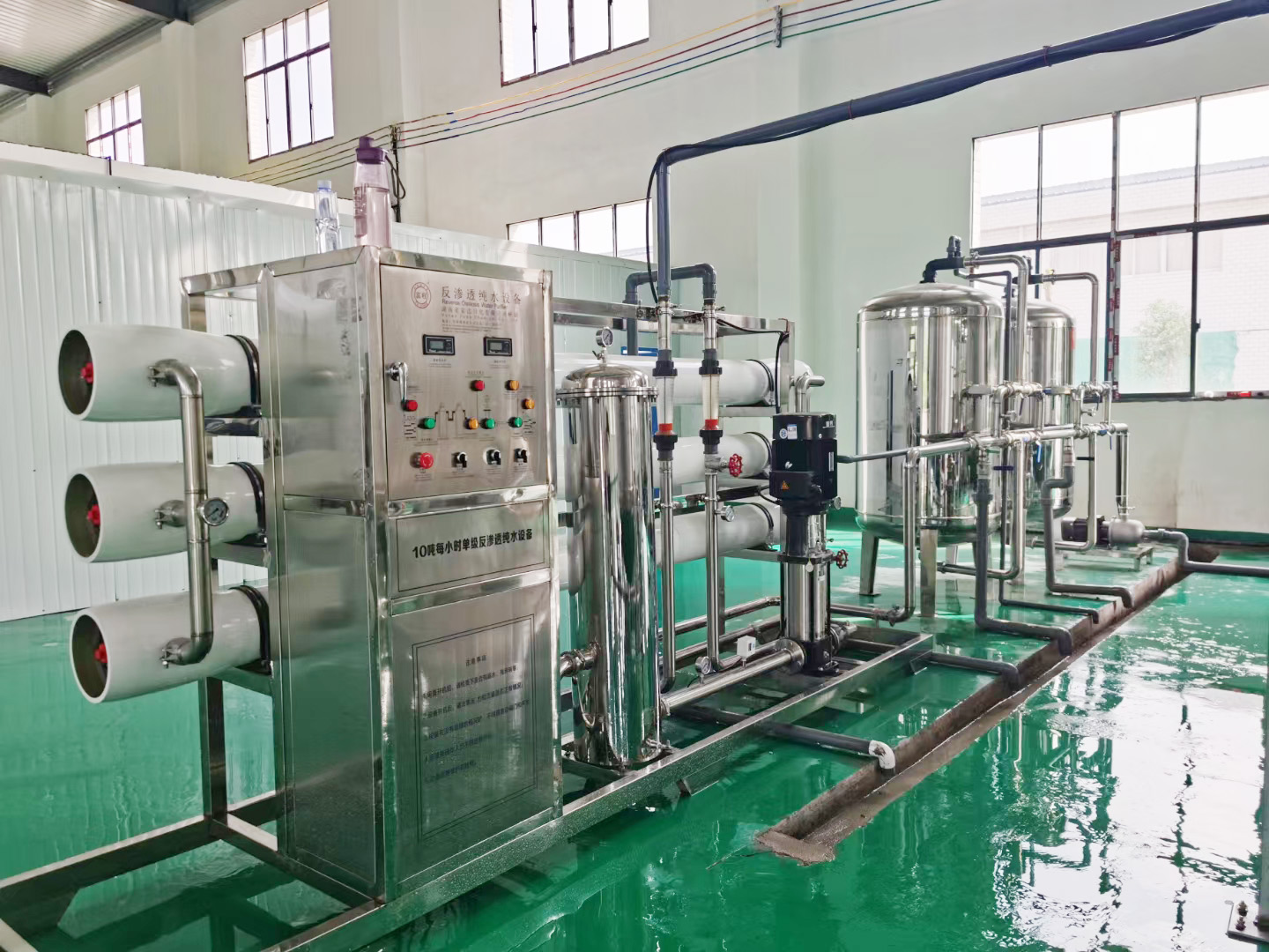 10T每小（xiǎo）時單級反滲透水處理設（shè）備-湖南9I果冻制作厂化-08