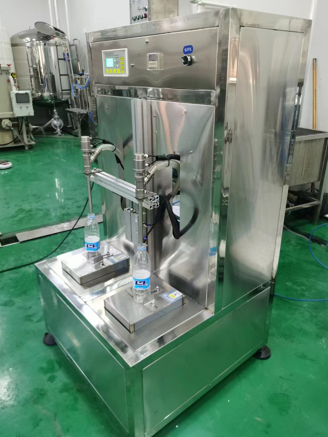 多功（gōng）能液體灌裝機-04